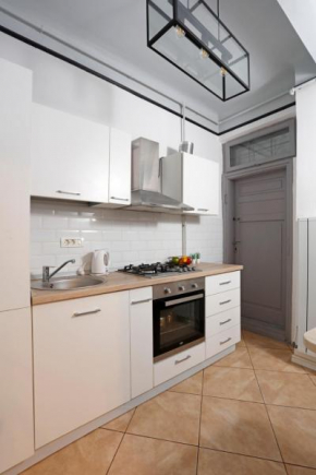 Traditional modern 3 bedroom apartment in center